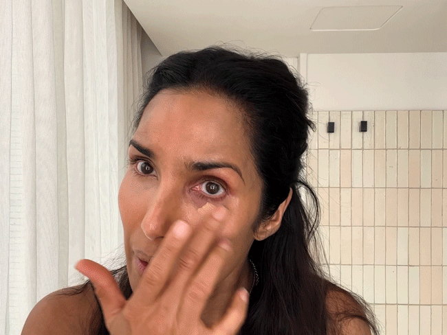 ChromaSkin™ 2-in-1 Foundation Stick Instant Adaptation image ChromaSkin™ 2-in-1 Foundation Stick Instant Adaptation