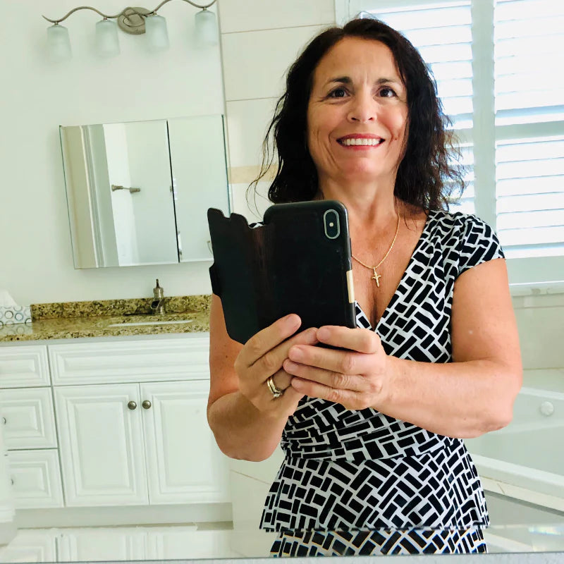 ChromaSkin™ 2-in-1 Foundation Stick Instant Adaptation image ChromaSkin™ 2-in-1 Foundation Stick Instant Adaptation